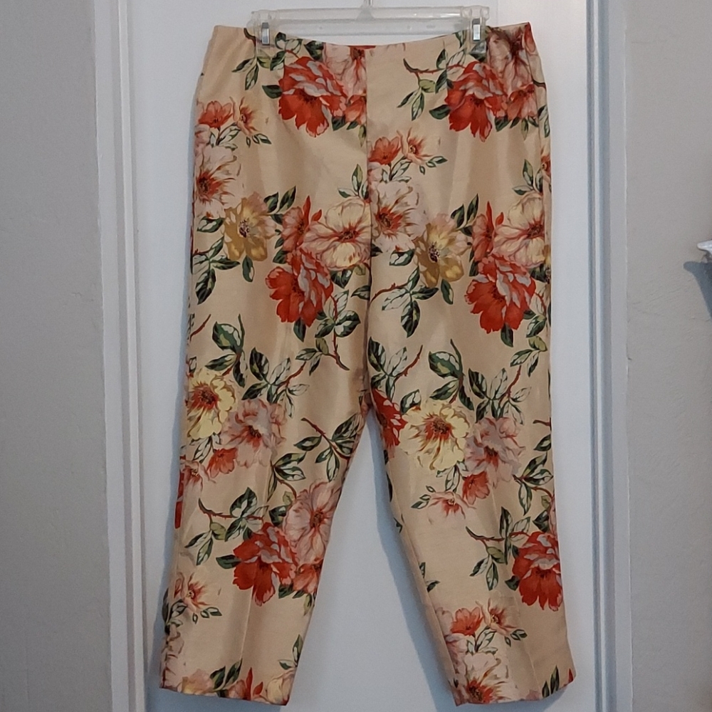 Floral Capris - Picture 2 of 6